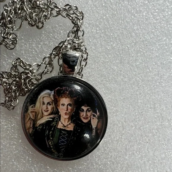 $2 Hocus necklace.  new. $2 WITH ANY ORDER TOTALING $10 OR MORE - Picture 3 of 14